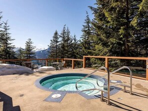 Baignoire à remous extérieure