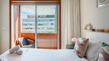 2 bedrooms, desk, iron/ironing board, internet