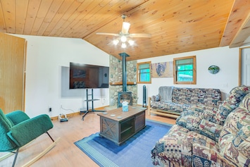 Rose City Vacation Rental | 2BR | 1BA | 640 Sq Ft | 3 Steps to Enter