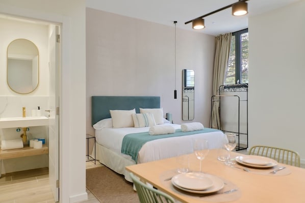 1 bedroom, iron/ironing board, travel cot, free WiFi