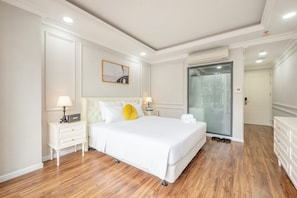 Luxury Double Room (With Windows) | Minibar, free WiFi, bed sheets - Level Saigon hotel (Ho Chi Minh City)