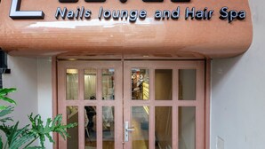 The entrance to L Level, a Nails Lounge and Hair Spa. - Level Saigon hotel (Ho Chi Minh City)