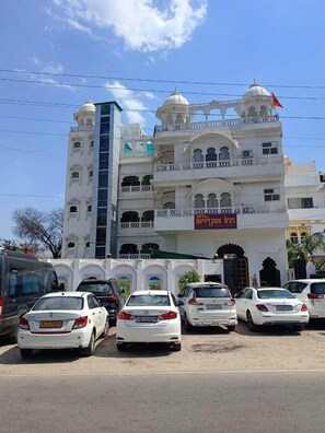 Front of property - Arryaa Inn (Udaipur)