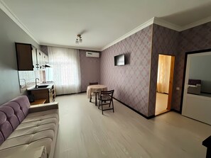 高級寢具、書桌、筆電工作空間、隔音