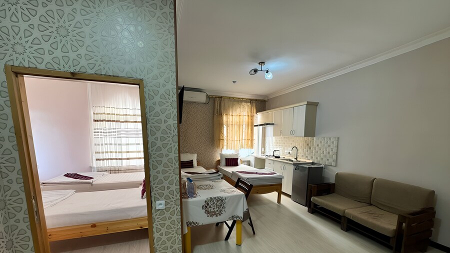 Qamar Hotel