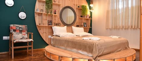 2 bedrooms, desk, soundproofing, iron/ironing board