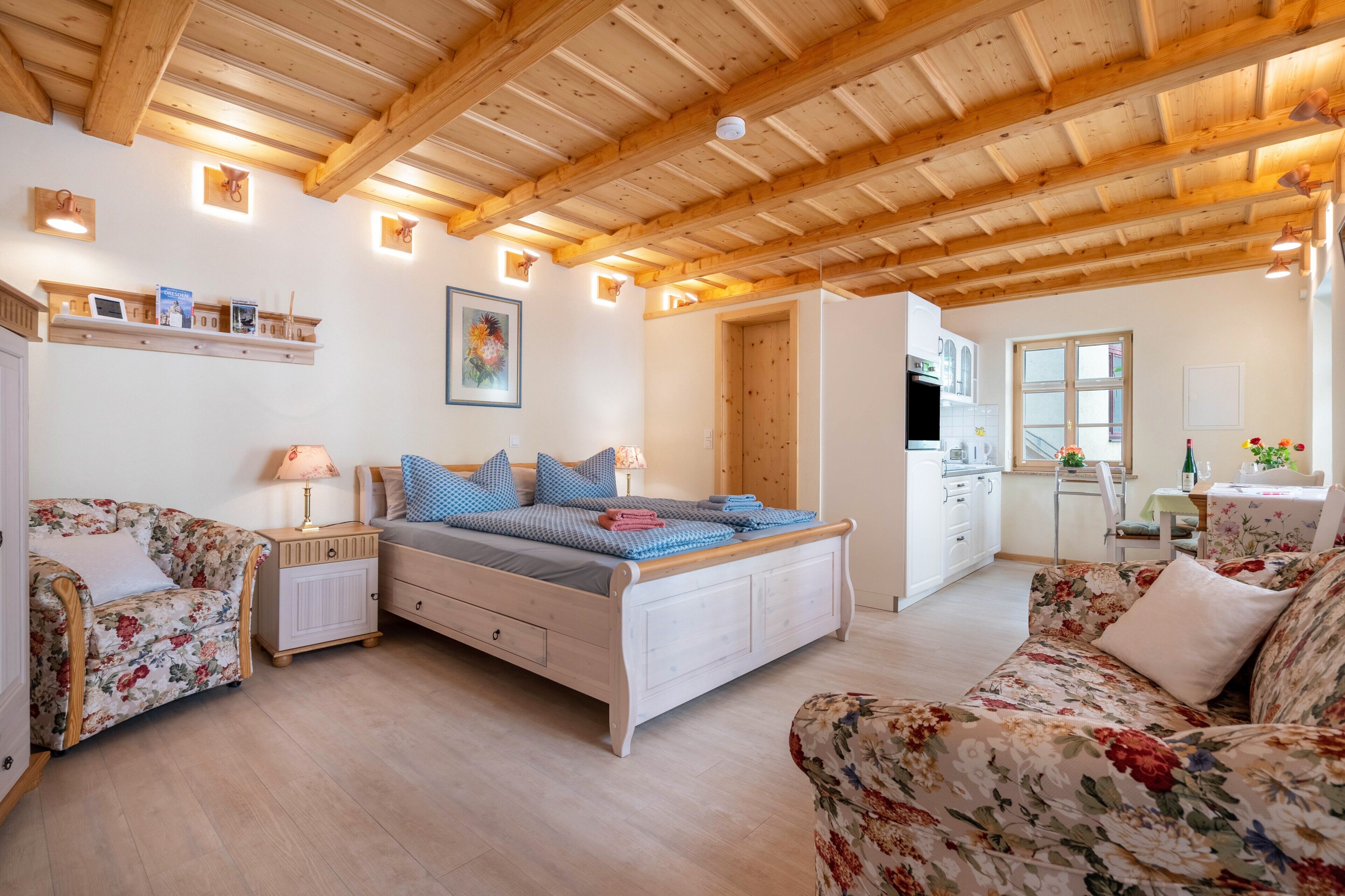 テレビ、DVD プレーヤー、ステレオ