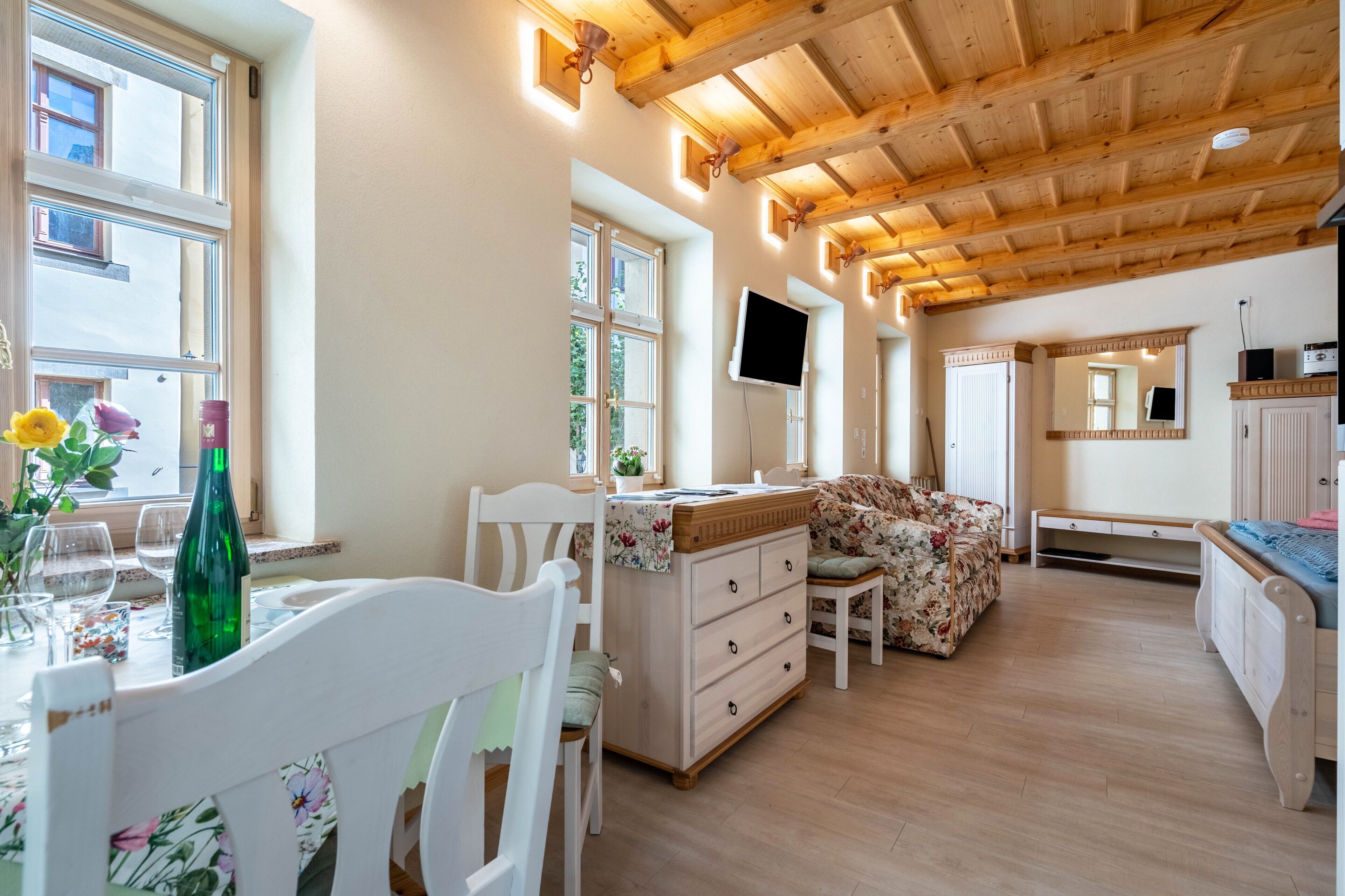 電視、DVD 播放機、音響