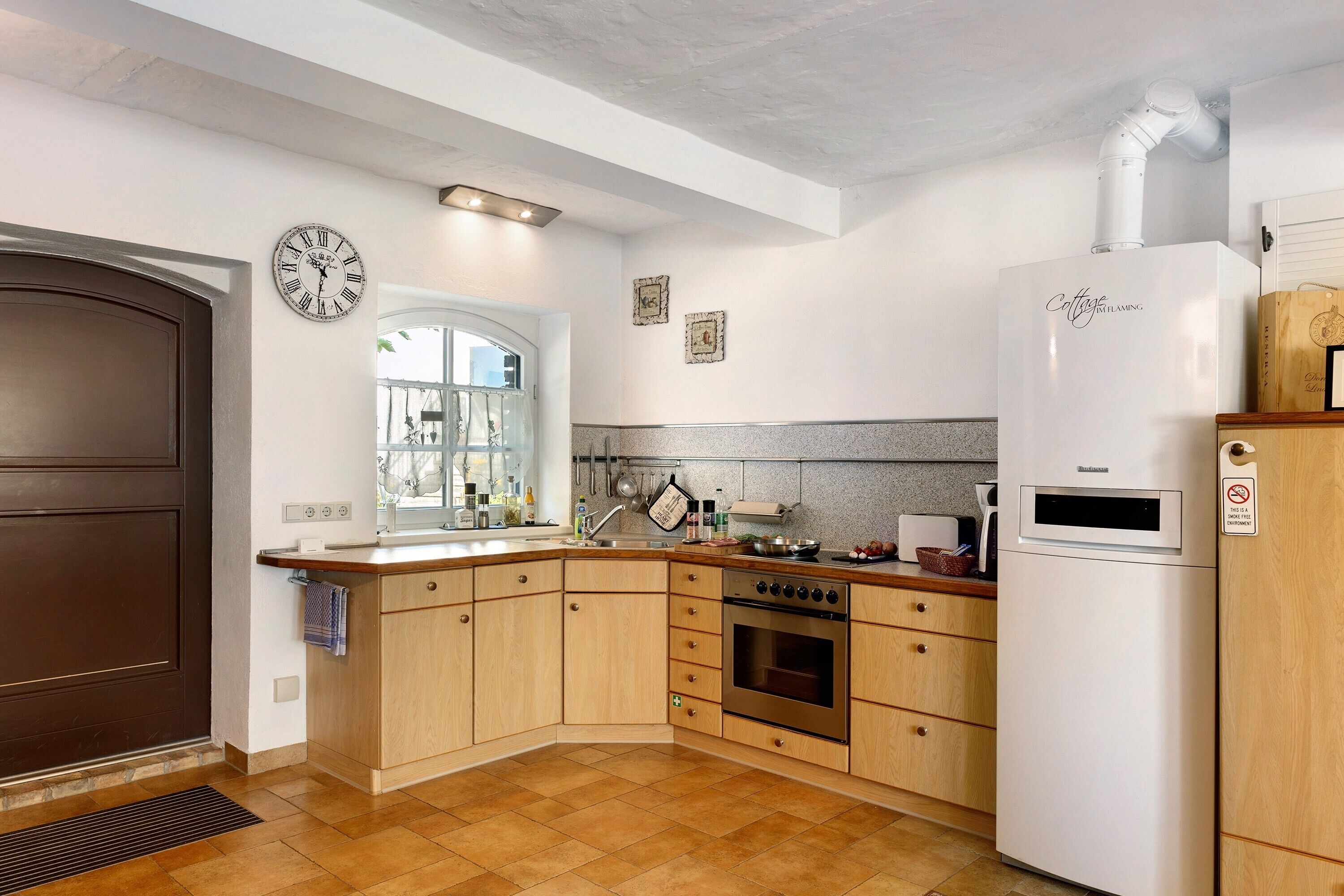 Kylskåp, ugn, spishäll och diskmaskin