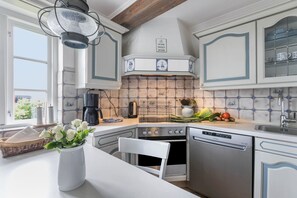 Kühlschrank, Ofen, Herdplatte, Geschirrspüler