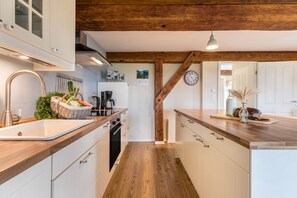 Geladeira, fogão, cooktop, lava-louças