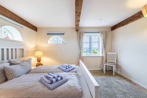 3 makuuhuonetta, silitysrauta/-lauta, ilmainen Wi-Fi, vuodevaatteet