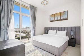 3 chambres, fer et planche à repasser, Wi-Fi, draps fournis