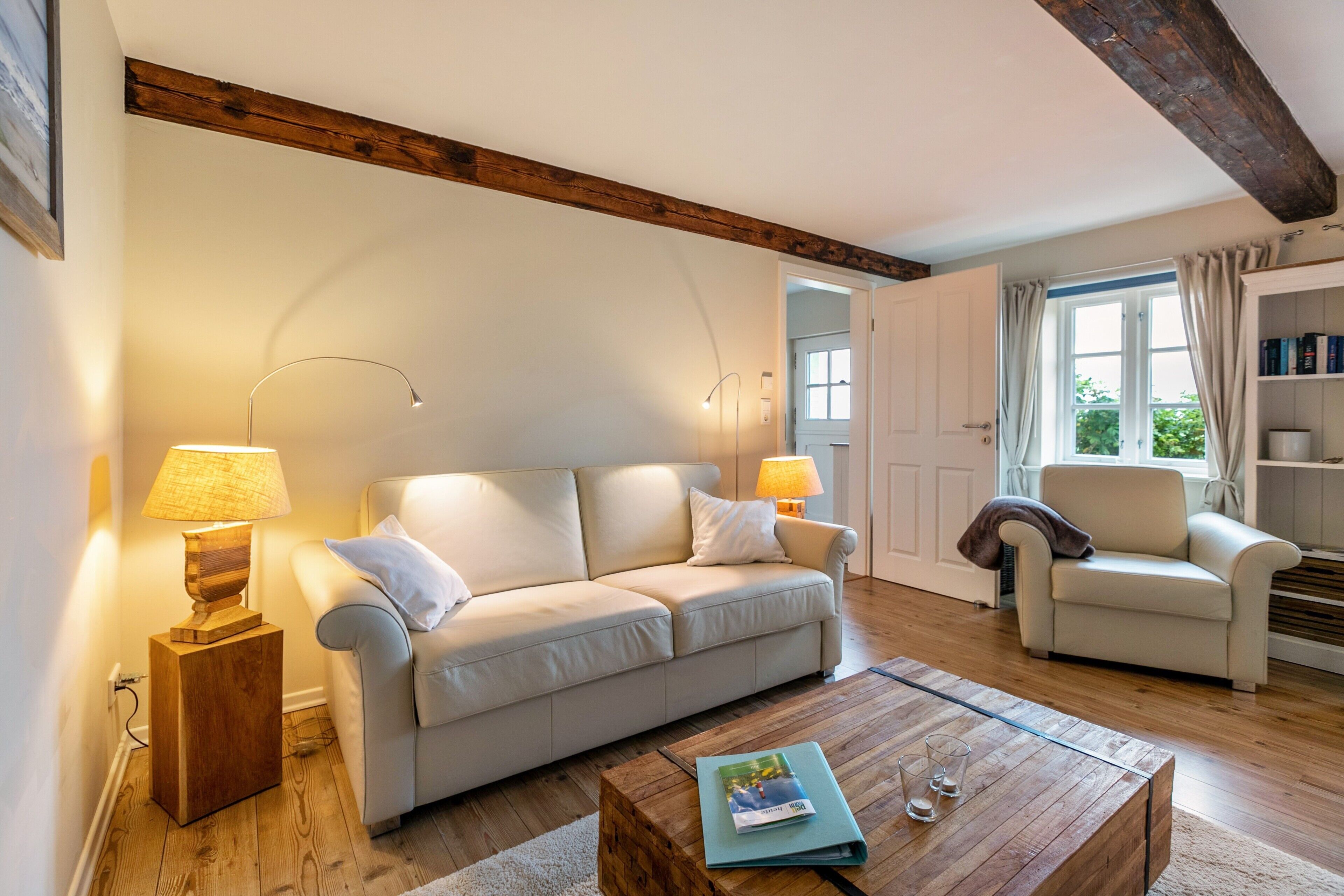 Televisie, een tafeltennistafel en een stereo