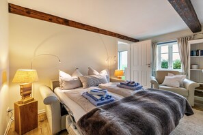 Tabla de planchar con plancha, wifi gratis y ropa de cama 