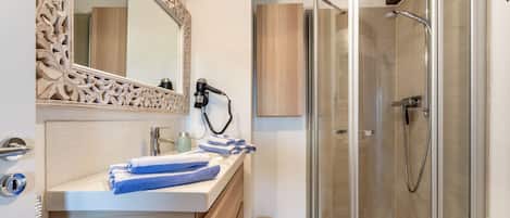 Shower, hair dryer, towels