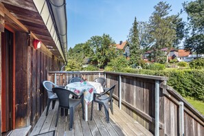 Outdoor dining - Apartment 'Ferienwohnung Spormann' with Balcony and Wi-Fi (Braunlage)