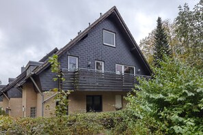 Exterior - Apartment 'Schönes Leben 2' with Balcony and Sauna (Goslar)