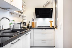 Frigorífic, forn, placa de cuina i rentaplats 