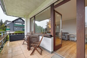 Outdoor dining - Apartment 'Schönes Leben 3' with Lake View, Balcony and Wi-Fi (Goslar)