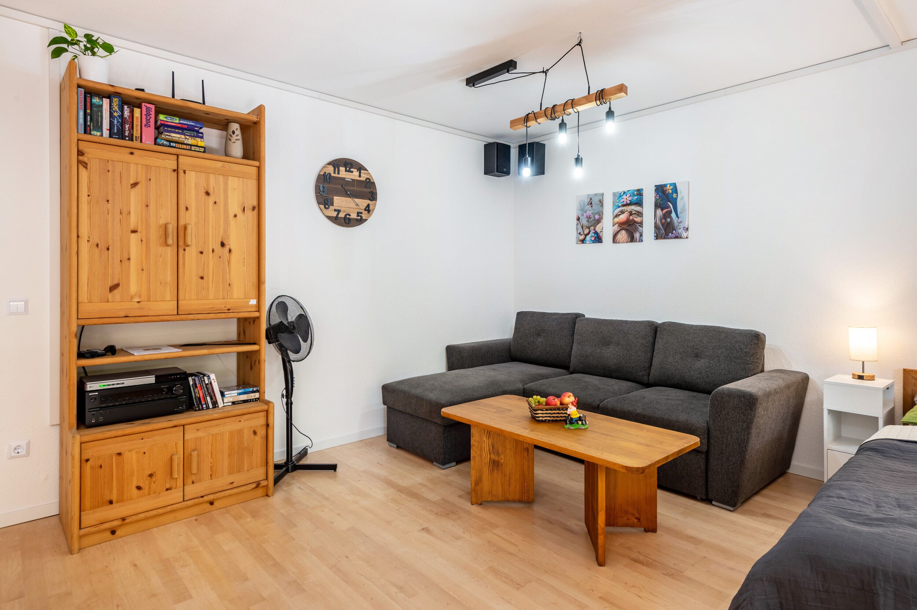 Fernseher, DVD-Player, Stereoanlage