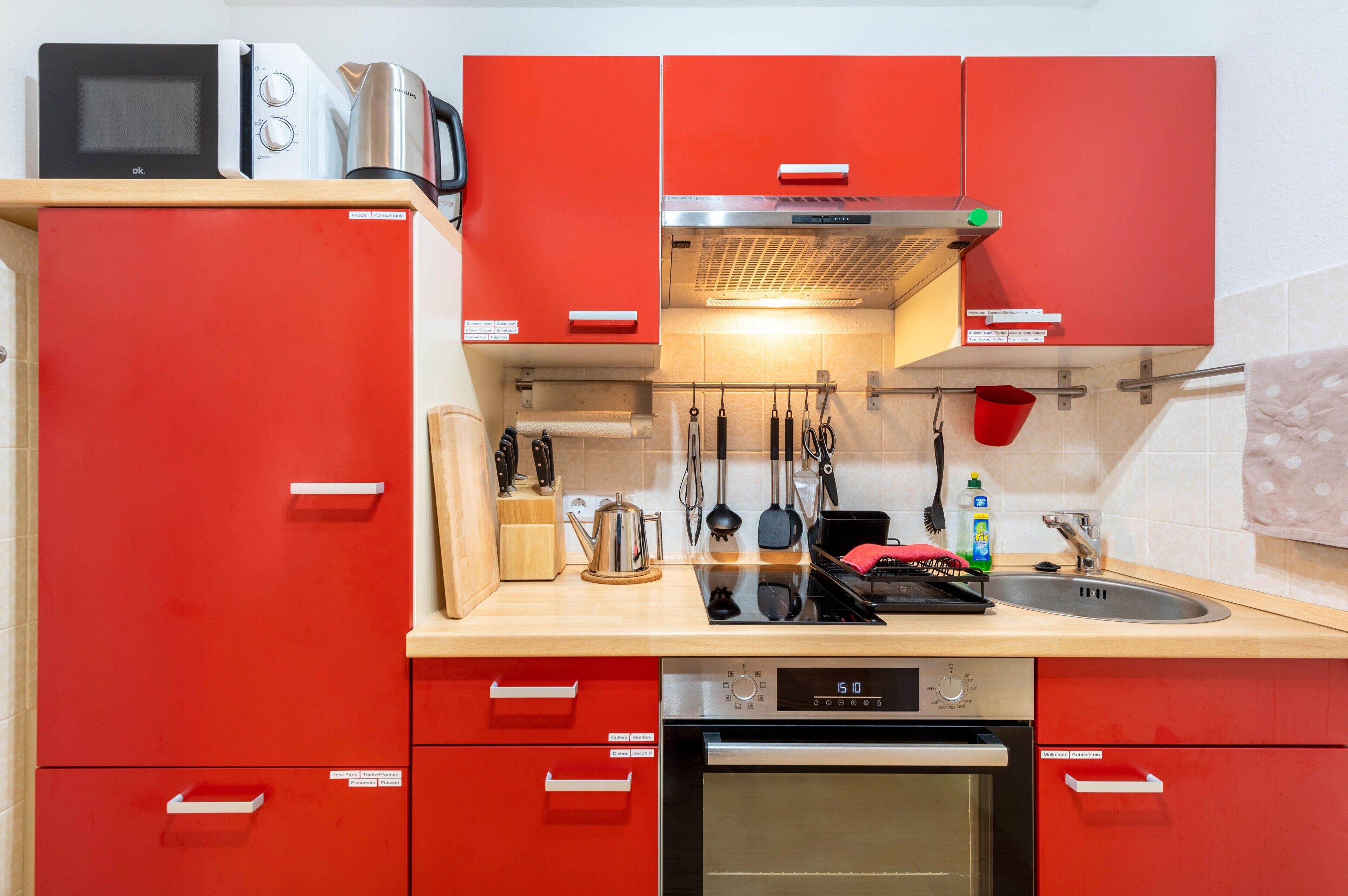 Refrigerador, microondas, horno y parrilla de estufa 
