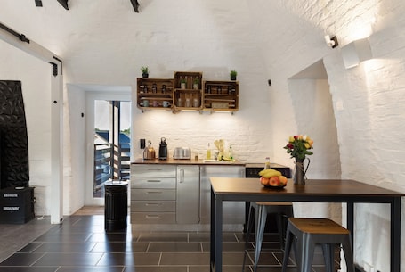 Dining. Business Loft with Parking – Close to Industry, Magdeburg