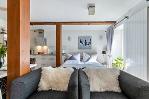 1 slaapkamer, een strijkplank/strijkijzer, gratis wifi, beddengoed