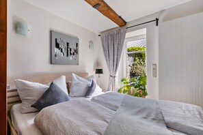 1 habitación, tabla de planchar con plancha, wifi gratis y ropa de cama 