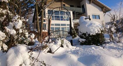 Ferienwohnung "Grabmeier - Nummer 1" mit Bergblick, privater Terrasse und Wi-Fi