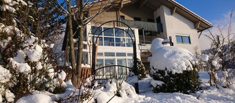 ‘Grabmeier - Nummer 1’ holiday flat with mountain views, private terrace and Wi-Fi