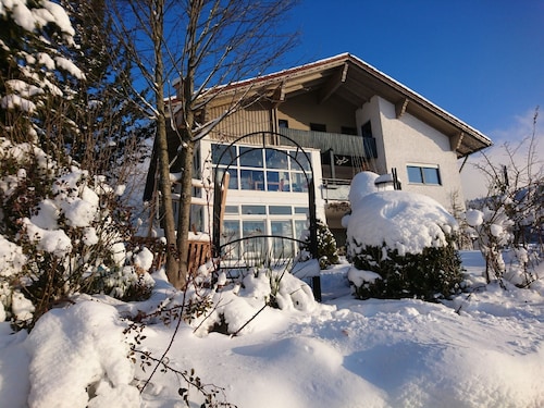 Ferienwohnung "Grabmeier - Nummer 1" mit Bergblick, privater Terrasse und Wi-Fi