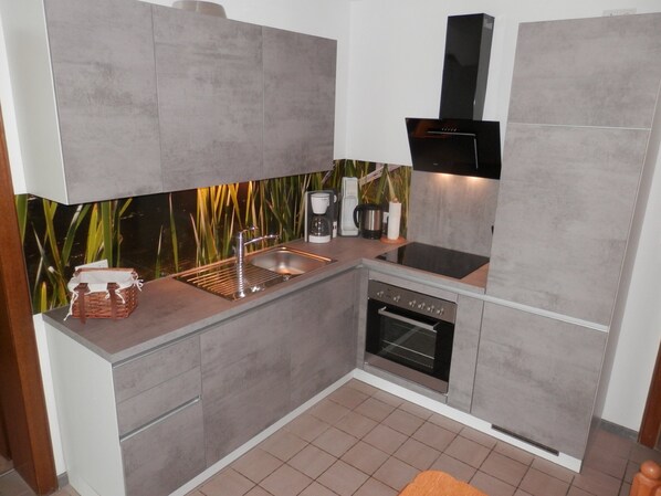 Fridge, microwave, oven, stovetop - ‘Grabmeier - Nummer 1’ holiday flat with mountain views, private terrace and Wi-Fi (Grainet)