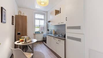 Fridge, stovetop, dishwasher, coffee/tea maker