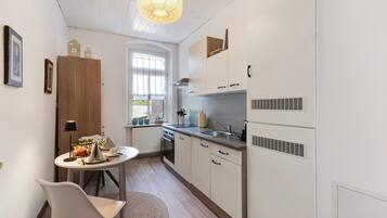 Kühlschrank, Herdplatte, Geschirrspüler