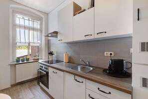 Fridge, stovetop, dishwasher, coffee/tea maker - Apartment 'City Leben' with Wi-Fi (Nordhausen)