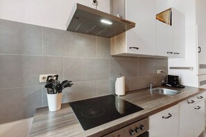 Kühlschrank, Herdplatte, Geschirrspüler