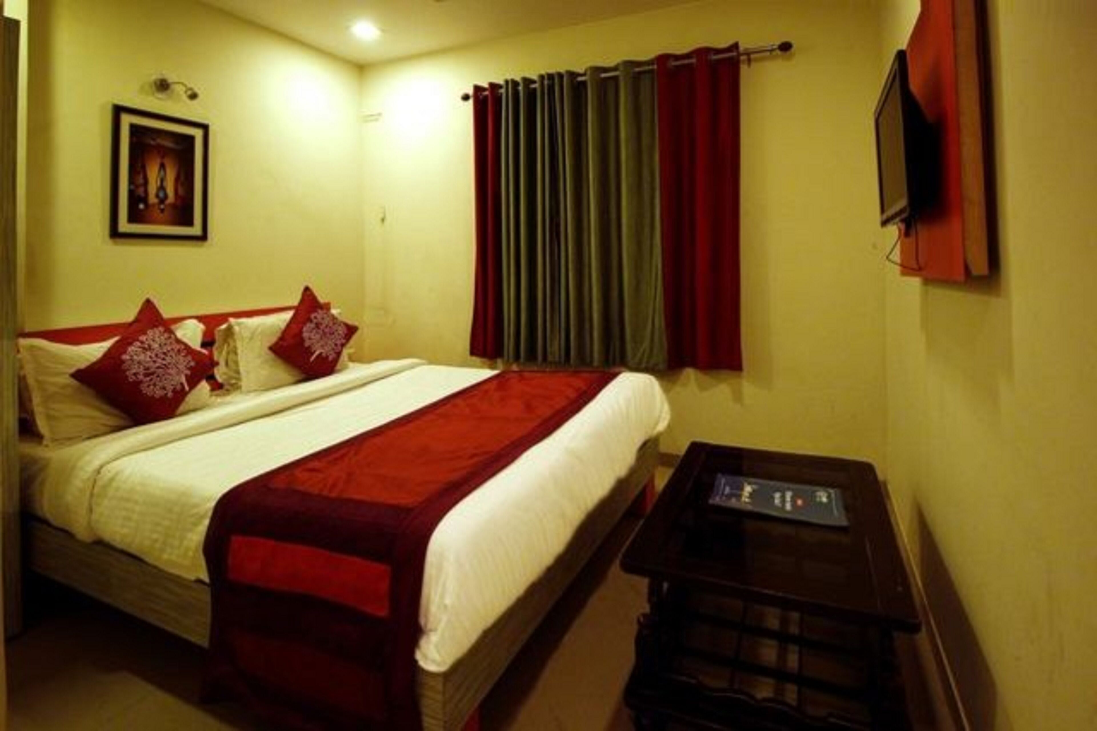 Deluxe Double Room, City View | Hypo-allergenic bedding, desk, free WiFi, bed sheets