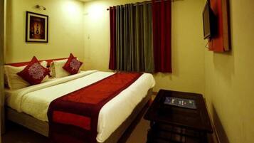 Deluxe Double Room, City View | Hypo-allergenic bedding, desk, free WiFi, bed sheets