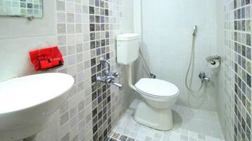 Deluxe Double Room, City View | Bathroom | Shower, towels, soap, shampoo