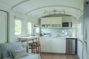 Signature Double Room | Private kitchenette - Nex Station Kanchanaburi (Kanchanaburi)