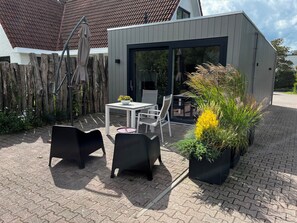 Outdoor dining - Nieuw!! Gezellig Vakantiehuis Duintjes op 300 Meter van het Strand !! (Dishoek)