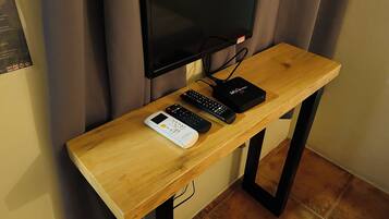 Double Room, 1 Queen Bed, Non Smoking | Free WiFi