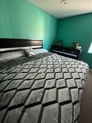 1 habitación, tabla de planchar con plancha, wifi y ropa de cama