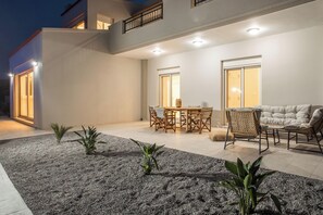 屋外ダイニングエリア