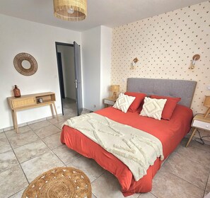 2 soverom, strykejern/-brett, reiseseng for barn og wi-fi