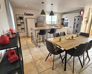 Dining - LE Puit DE L'avenir (Maraussan)