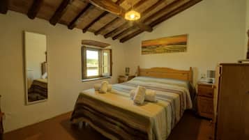 1 bedroom, iron/ironing board, travel cot, WiFi