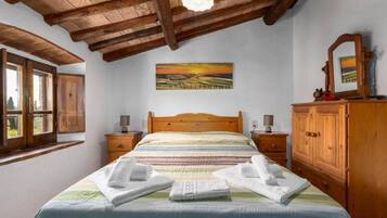 1 bedroom, iron/ironing board, travel cot, WiFi