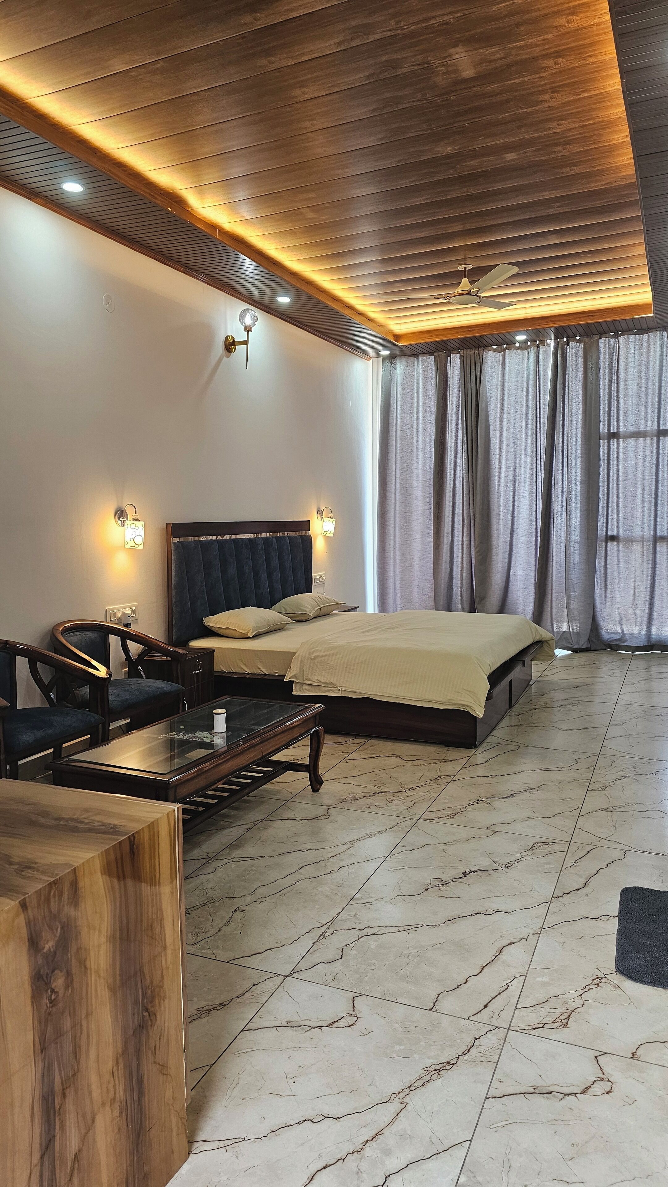 Family Room, Balcony | Desk, laptop workspace, free WiFi